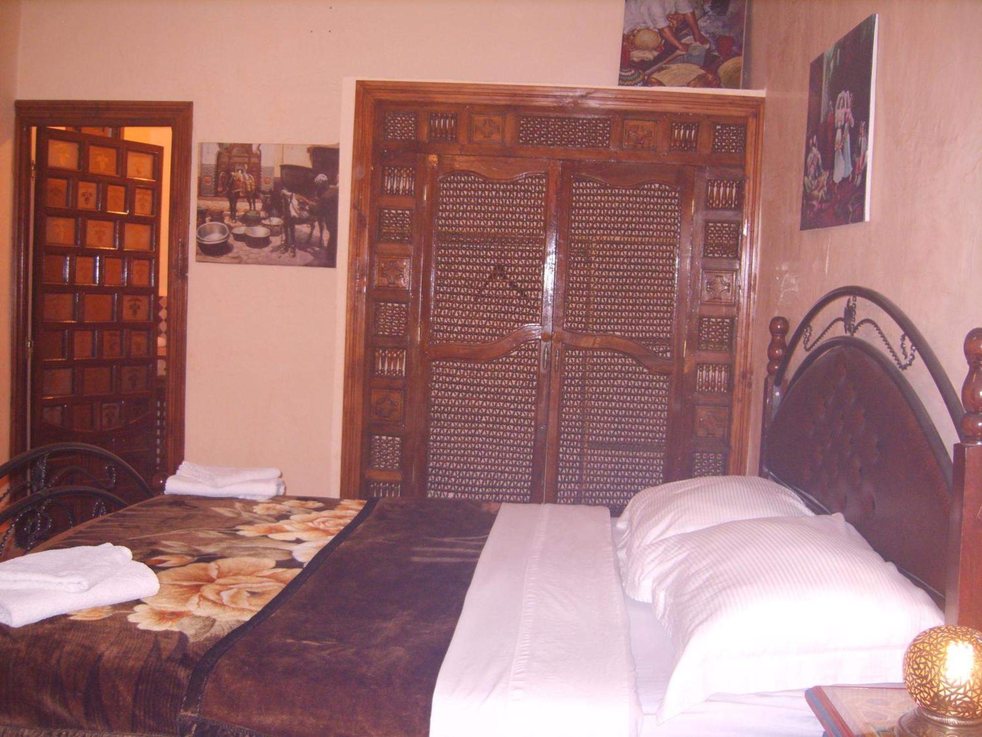 Riad Les Chrifis Navette Aeroport 24 Sur 24 Fes Phòng bức ảnh